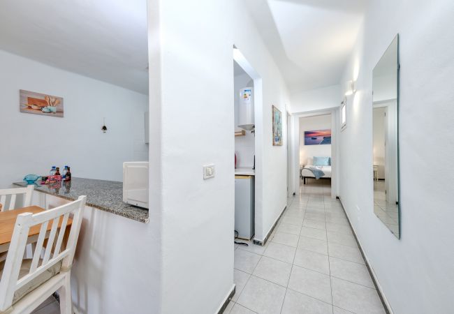 Apartamento en Puerto del Carmen - Suite Helios - 500m de la playa, WiFi con fibra, terraza Apartamento en Puerto del Carmen - Suite Helios - 500m de la playa, WiFi con fibra, terraza