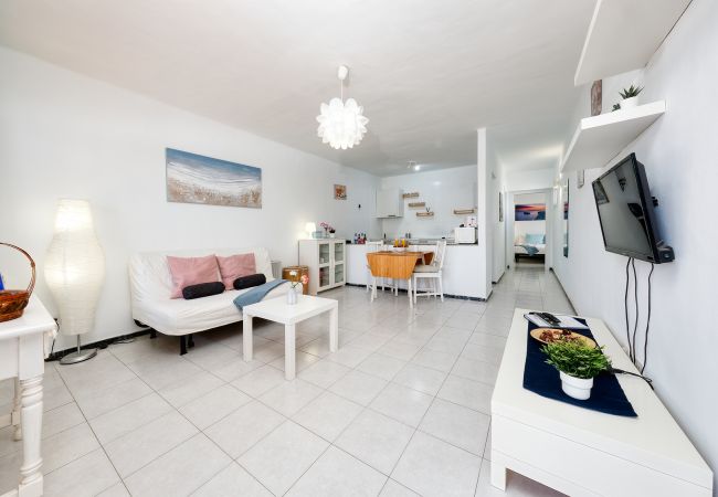 Apartamento en Puerto del Carmen - Suite Helios - 500m de la playa, WiFi con fibra, terraza Apartamento en Puerto del Carmen - Suite Helios - 500m de la playa, WiFi con fibra, terraza