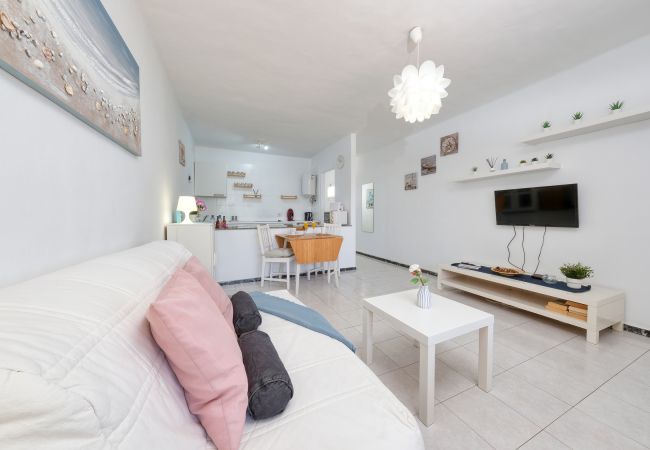 Apartamento en Puerto del Carmen - Suite Helios - 500m de la playa, WiFi con fibra, terraza Apartamento en Puerto del Carmen - Suite Helios - 500m de la playa, WiFi con fibra, terraza