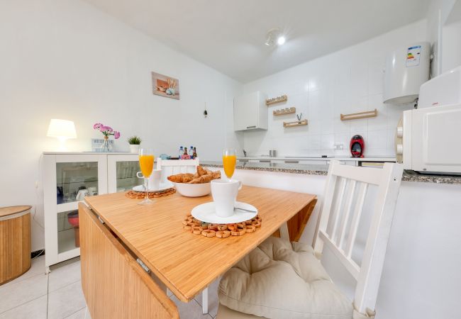 Apartamento en Puerto del Carmen - Suite Helios - 500m de la playa, WiFi con fibra, terraza Apartamento en Puerto del Carmen - Suite Helios - 500m de la playa, WiFi con fibra, terraza