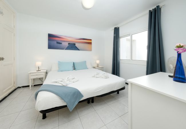 Apartamento en Puerto del Carmen - Suite Helios - 500m de la playa, WiFi con fibra, terraza Apartamento en Puerto del Carmen - Suite Helios - 500m de la playa, WiFi con fibra, terraza