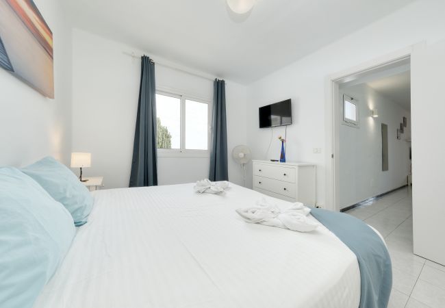 Apartamento en Puerto del Carmen - Suite Helios - 500m de la playa, WiFi con fibra, terraza Apartamento en Puerto del Carmen - Suite Helios - 500m de la playa, WiFi con fibra, terraza