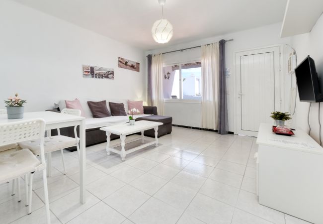 Apartamento en Puerto del Carmen - suite Abora- Relax 500m de la playa, wifi rápido Apartamento en Puerto del Carmen - suite Abora- Relax 500m de la playa, wifi rápido