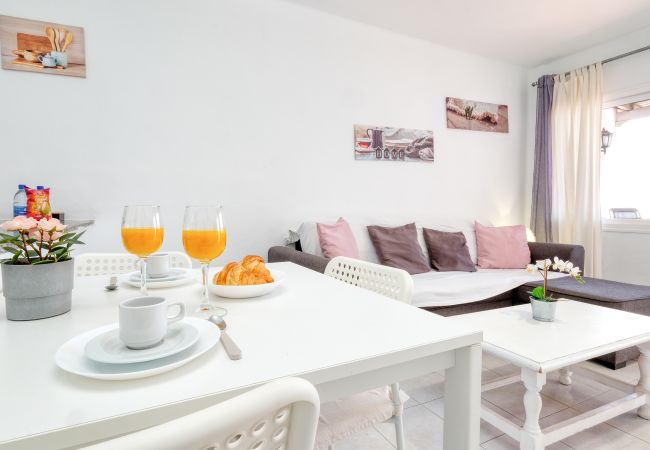 Apartamento en Puerto del Carmen - suite Abora- Relax 500m de la playa, wifi rápido Apartamento en Puerto del Carmen - suite Abora- Relax 500m de la playa, wifi rápido