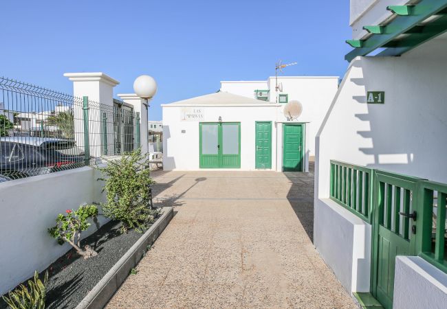 Apartamento en Puerto del Carmen - Suite Cozy-RELAX A 400M DE LA PLAYA Apartamento en Puerto del Carmen - Suite Cozy-RELAX A 400M DE LA PLAYA