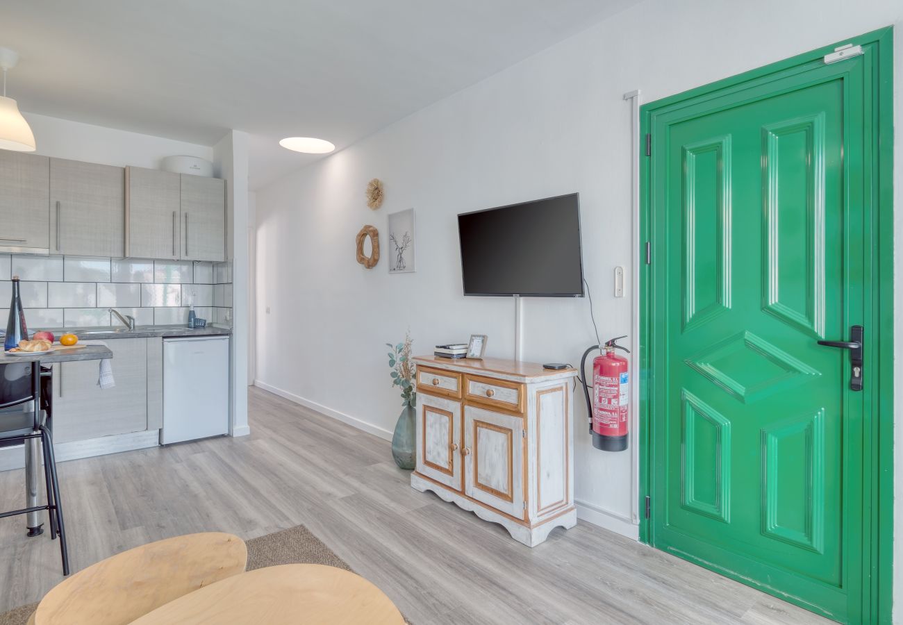 Apartamento en Puerto del Carmen - Chez Carmen • Vista piscina • Playa 900M • LVH
