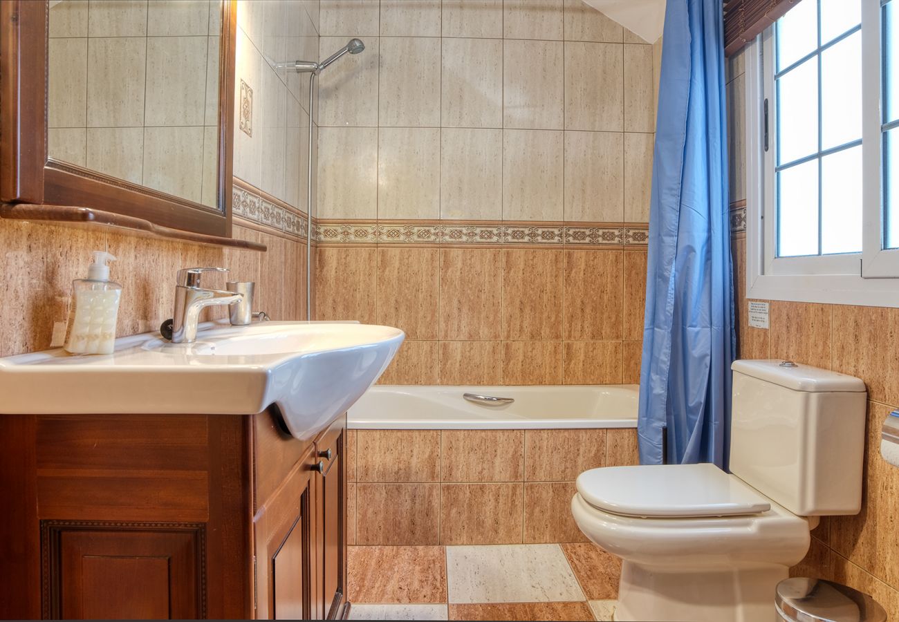 Casa en Tías - Casa Paraíso - Jacuzzi, Air-con y BBQ By LVH