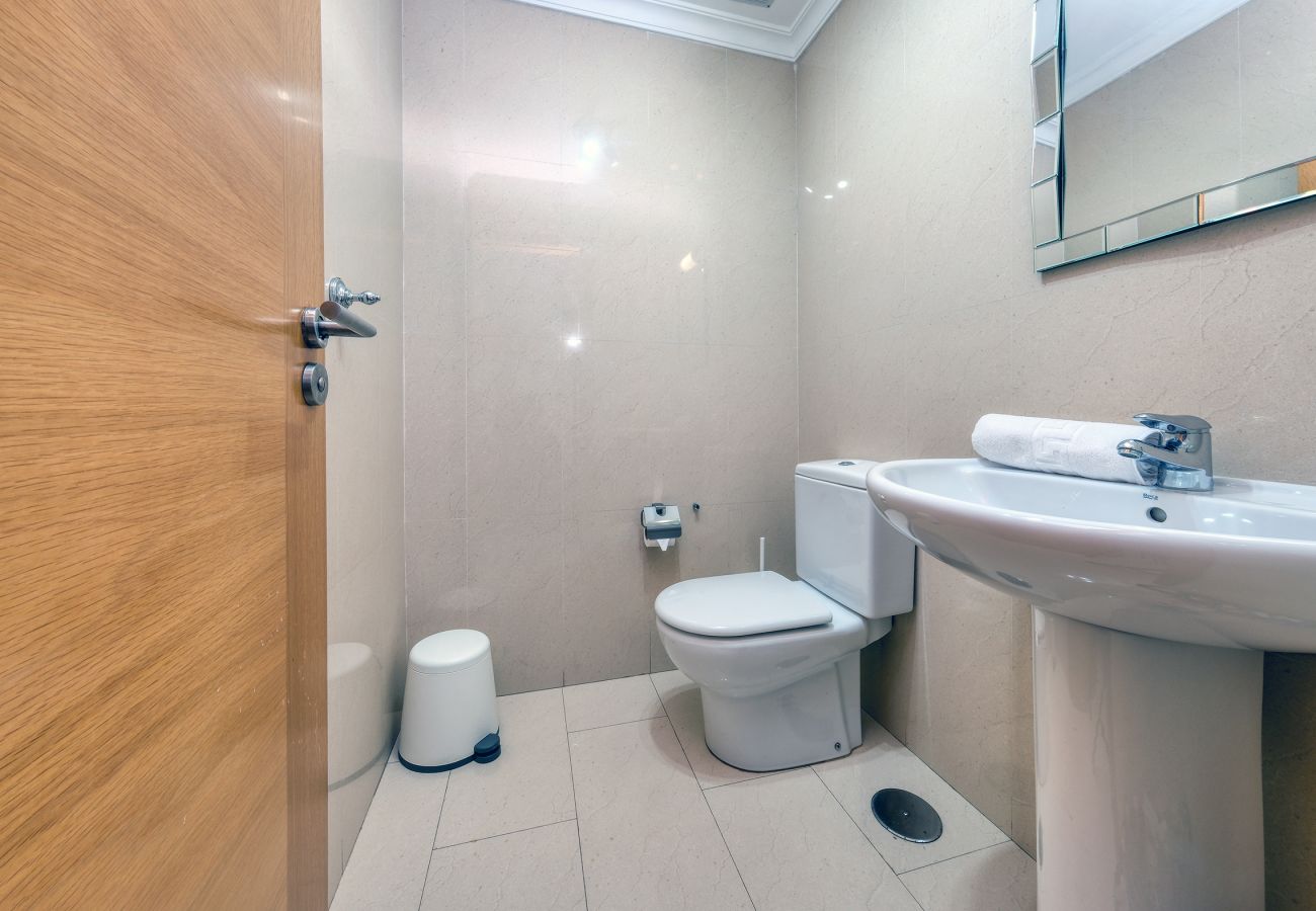 Villa en Playa Blanca - Villa Flavia - Piscina Privada, Jacuzzi, BBQ y Sala de Juegos By Lanzarote Vacation Homes