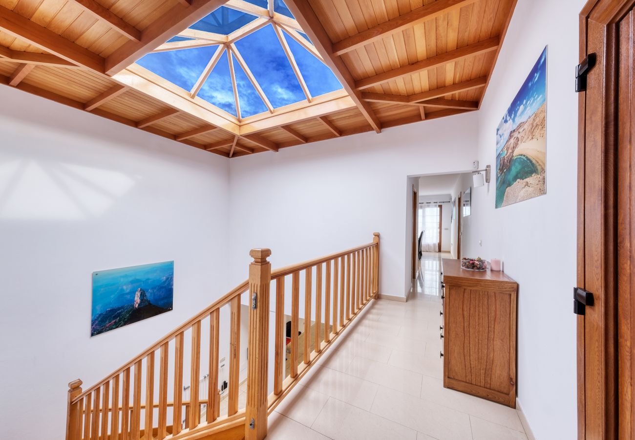 Villa en Playa Blanca - Villa Flavia - Piscina Privada, Jacuzzi, BBQ y Sala de Juegos By Lanzarote Vacation Homes