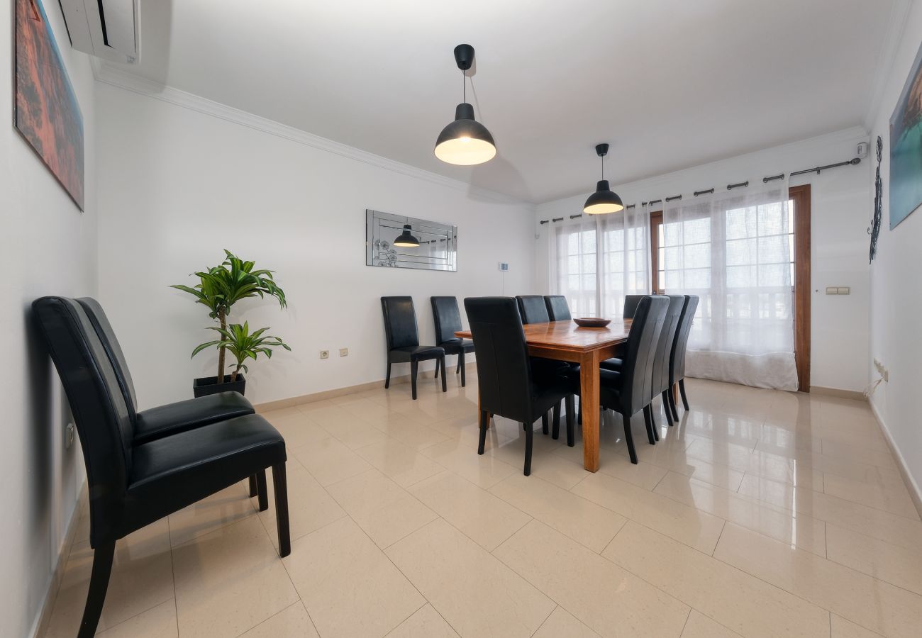 Villa en Playa Blanca - Villa Flavia - Piscina Privada, Jacuzzi, BBQ y Sala de Juegos By Lanzarote Vacation Homes