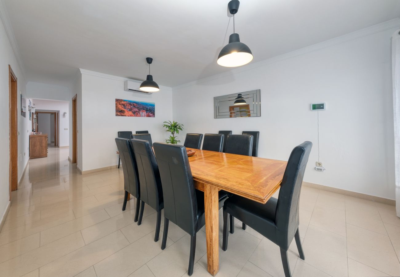 Villa en Playa Blanca - Villa Flavia - Piscina Privada, Jacuzzi, BBQ y Sala de Juegos By Lanzarote Vacation Homes