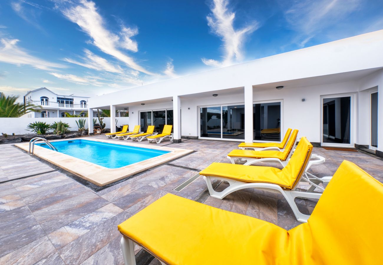 Casa en Charco del Palo - Casa Eden - Zona naturista, Total privacidad, Piscina privada y BBQ By Lanzarote Vacation Homes