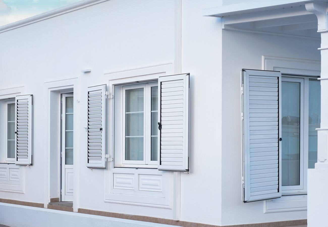 Villa en Puerto Calero - Villa Mar Azul Puerto Calero - Piscina privada y BBQ By Lanzarote Vacation Homes