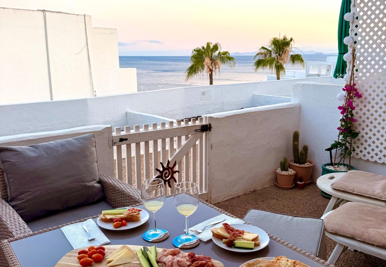 Estudio en Puerto del Carmen - Suite Infinity Ocean - Piscina y vista mar By LVH