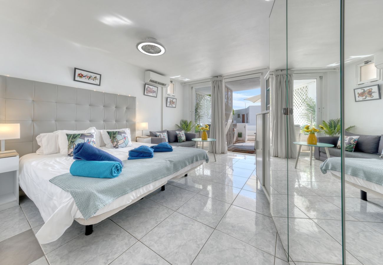 Estudio en Puerto del Carmen - Suite Infinity Ocean - Piscina y vista mar By LVH