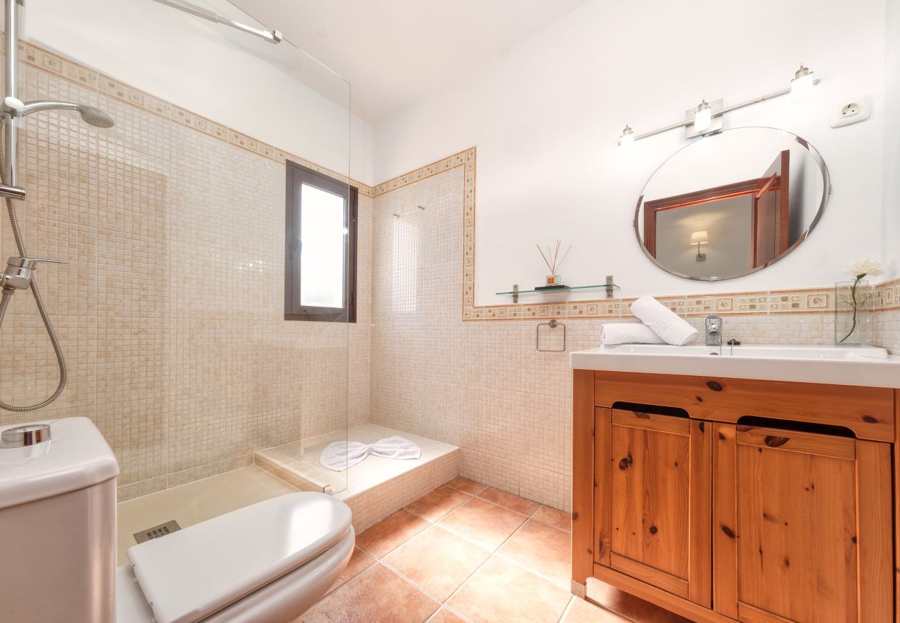 Villa en Playa Blanca - Villa Aurelia - Piscina privada, Jacuzzi, BBQ y Ping-Pong By Lanzarote Vacation Homes Villa en Playa Blanca - Villa Aurelia - Piscina privada, Jacuzzi, BBQ y Ping-Pong By Lanzarote Vacation Homes