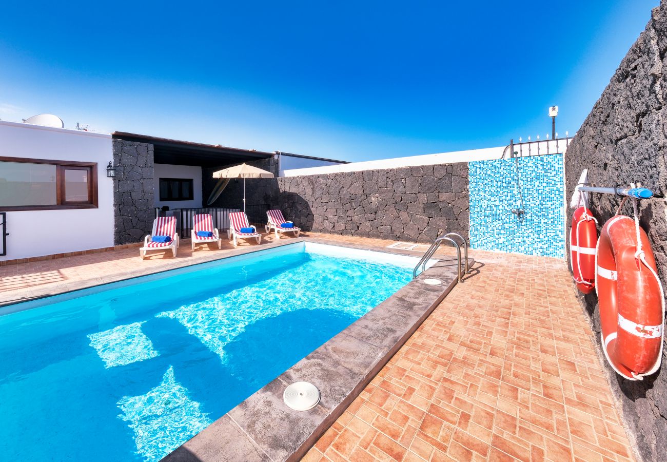 Villa en Playa Blanca - Villa Aurelia - Piscina privada, Jacuzzi, BBQ y Ping-Pong By Lanzarote Vacation Homes Villa en Playa Blanca - Villa Aurelia - Piscina privada, Jacuzzi, BBQ y Ping-Pong By Lanzarote Vacation Homes