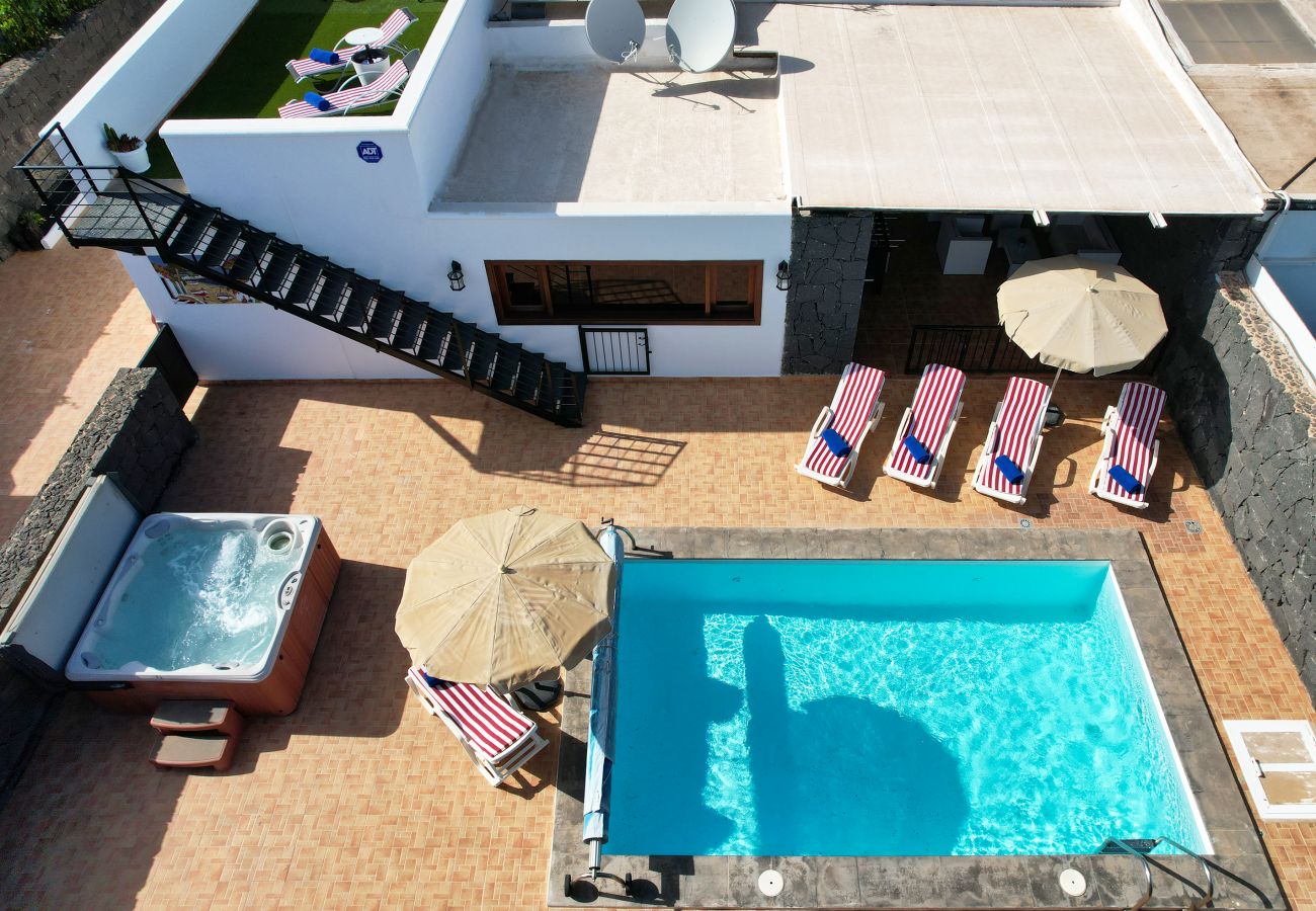 Villa en Playa Blanca - Villa Aurelia - Piscina privada, Jacuzzi, BBQ y Ping-Pong By Lanzarote Vacation Homes Villa en Playa Blanca - Villa Aurelia - Piscina privada, Jacuzzi, BBQ y Ping-Pong By Lanzarote Vacation Homes