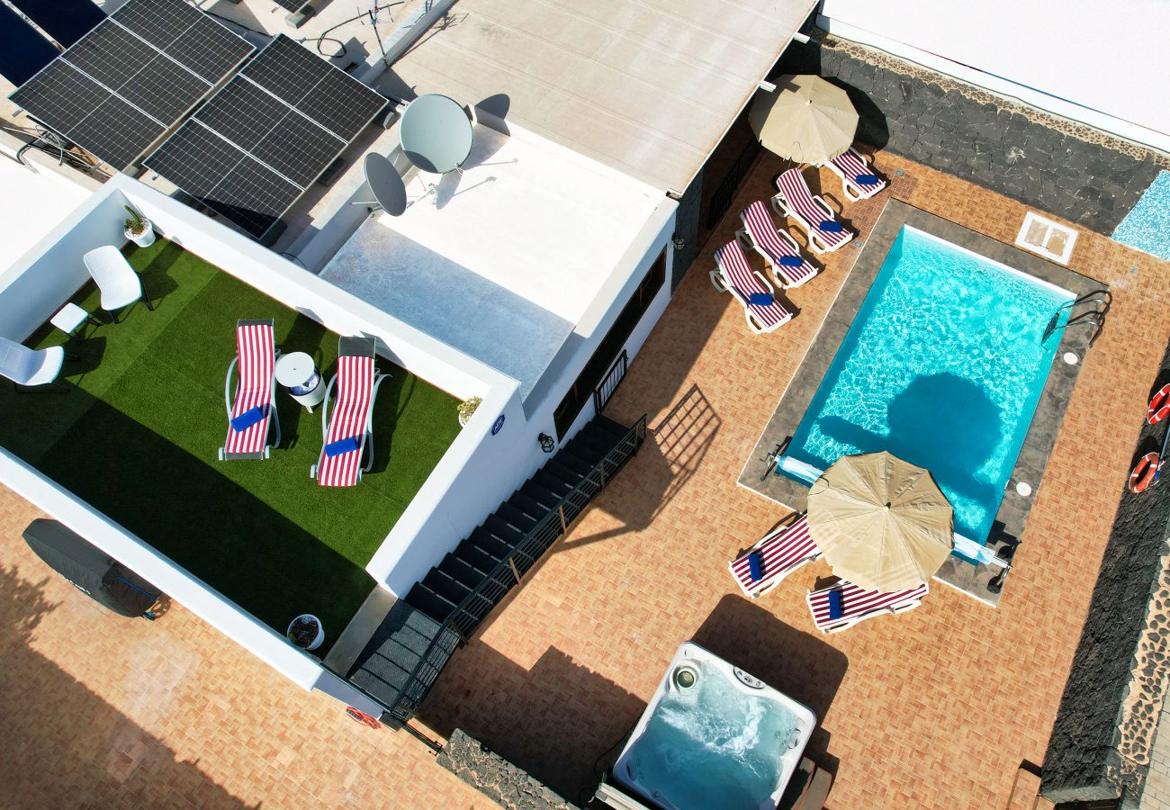 Villa en Playa Blanca - Villa Aurelia - Piscina privada, Jacuzzi, BBQ y Ping-Pong By Lanzarote Vacation Homes Villa en Playa Blanca - Villa Aurelia - Piscina privada, Jacuzzi, BBQ y Ping-Pong By Lanzarote Vacation Homes