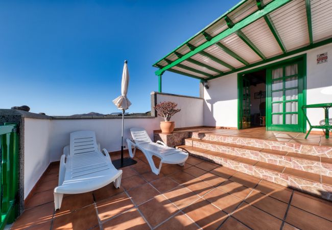 Casa en Yaiza - Casa Diama 2: vista a la Geria y piscina compartida  Casa en Yaiza - Casa Diama 2: vista a la Geria y piscina compartida