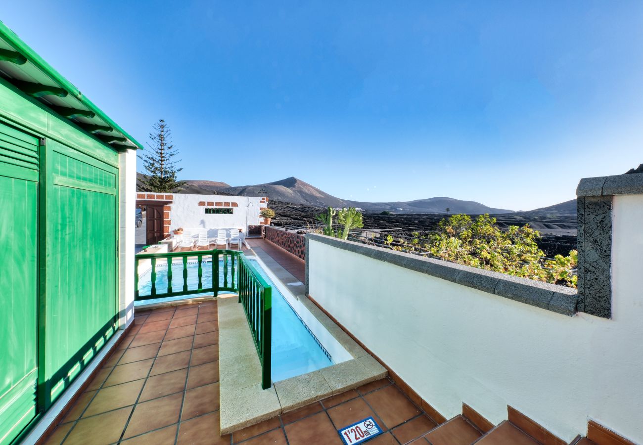 Casa en Yaiza - Casa Diama 2: vista a la Geria y piscina compartida  Casa en Yaiza - Casa Diama 2: vista a la Geria y piscina compartida