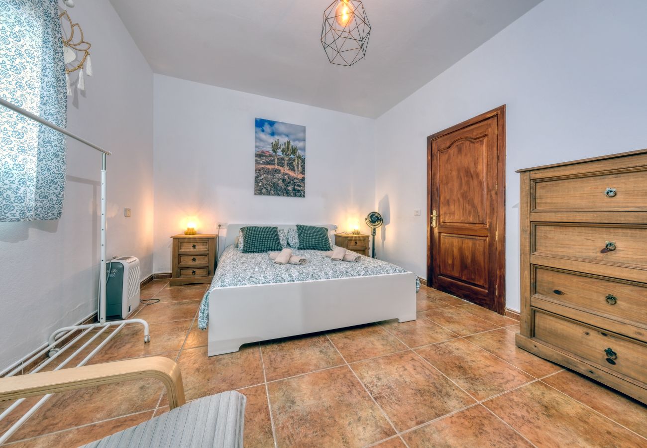 Casa en Tinajo - NoPasaNada: apartmento privado el Hierro, vistas al jardín