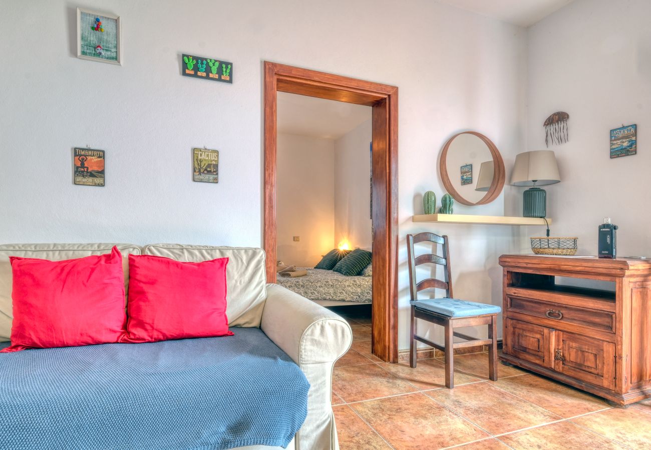 Casa en Tinajo - NoPasaNada: apartmento privado el Hierro, vistas al jardín