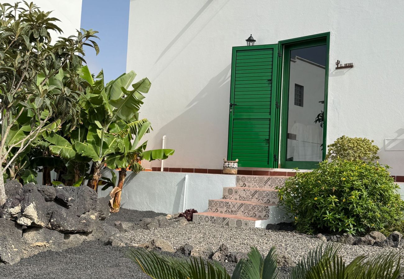 Casa en Tinajo - NoPasaNada: apartmento privado el Hierro, vistas al jardín