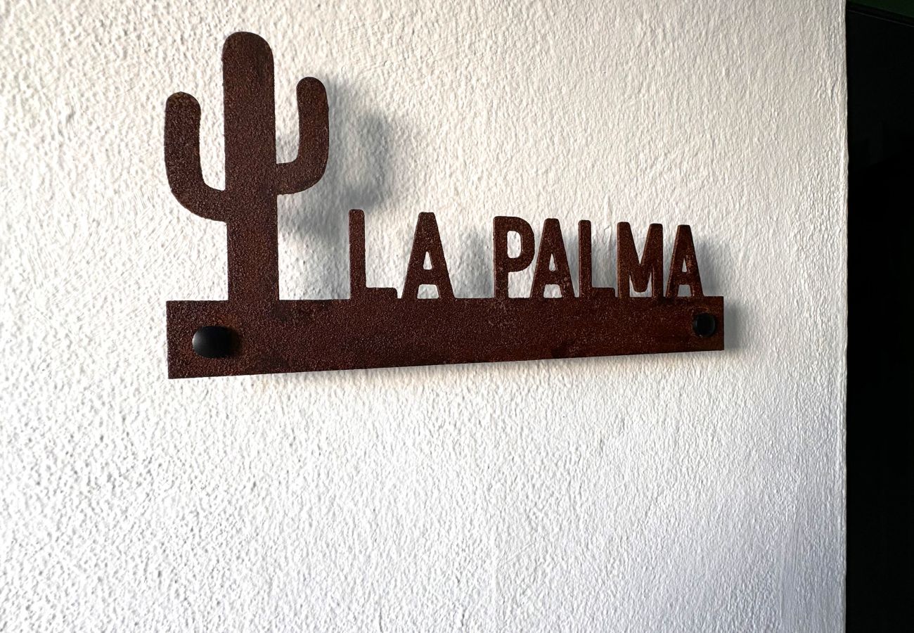 Alquiler por habitaciones en Tinajo - Casa NoPasaNada: habitación La Palma con baño privado  Alquiler por habitaciones en Tinajo - Casa NoPasaNada: habitación La Palma con baño privado