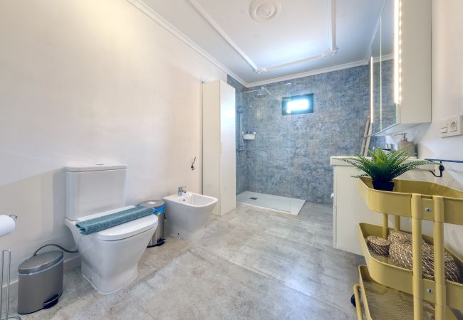 Alquiler por habitaciones en Tinajo - Casa NoPasaNada: habitación La Gomera con baño privado exterior Alquiler por habitaciones en Tinajo - Casa NoPasaNada: habitación La Gomera con baño privado exterior