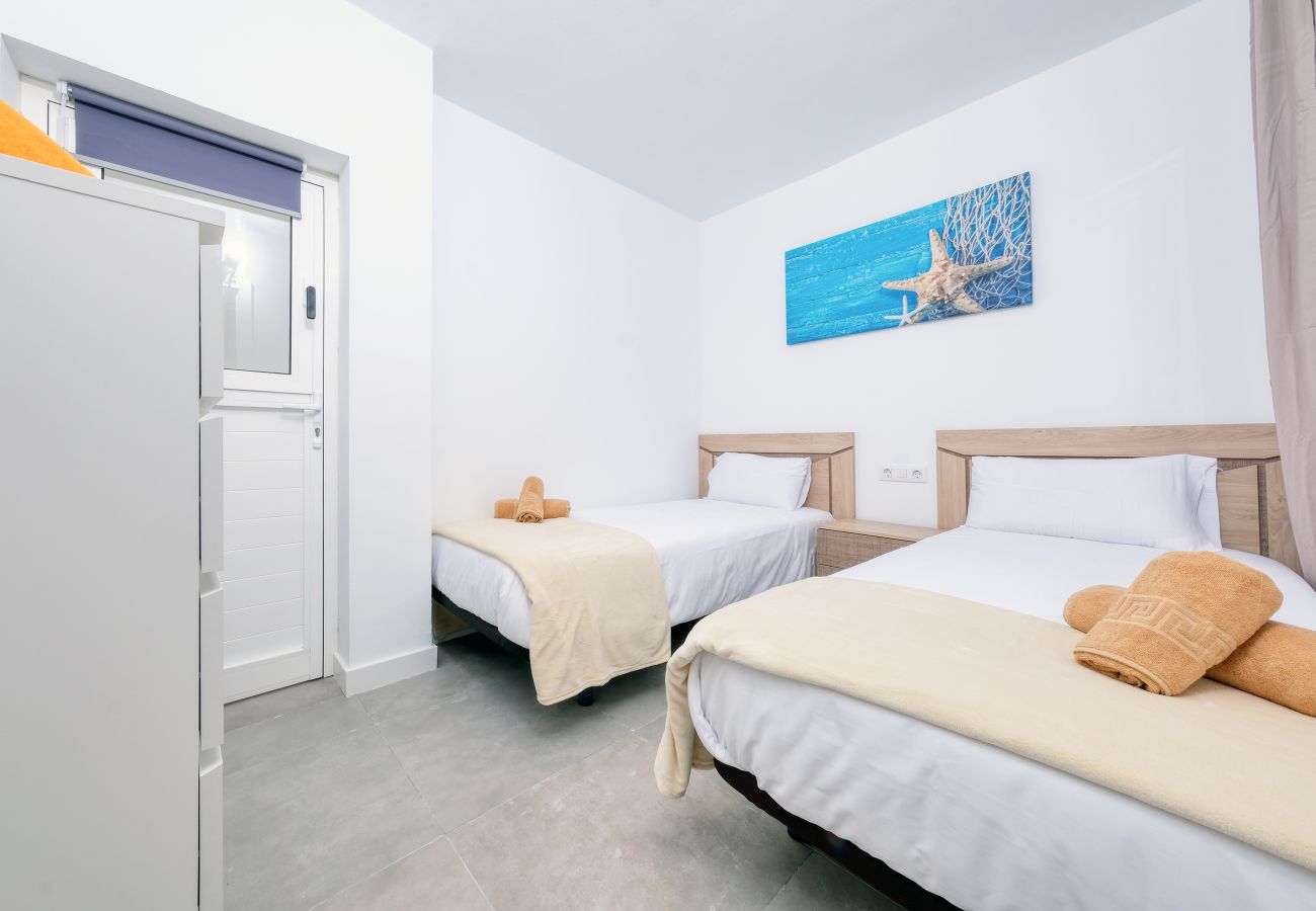 Apartamento en Puerto del Carmen - Puerto Diamante 2 - 100M de la playa By LVH