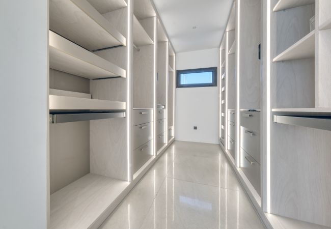 Villa en Puerto Calero - White House - Hoguera y piscina privada By Lanzarote Vacation Homes Villa en Puerto Calero - White House - Hoguera y piscina privada By Lanzarote Vacation Homes