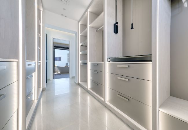 Villa en Puerto Calero - White House - Hoguera y piscina privada By Lanzarote Vacation Homes Villa en Puerto Calero - White House - Hoguera y piscina privada By Lanzarote Vacation Homes