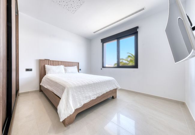 Villa en Puerto Calero - White House - Hoguera y piscina privada By Lanzarote Vacation Homes Villa en Puerto Calero - White House - Hoguera y piscina privada By Lanzarote Vacation Homes