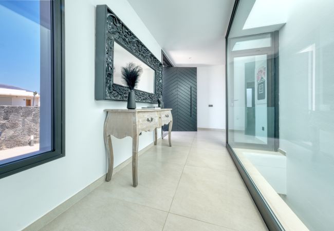 Villa en Puerto Calero - White House - Hoguera y piscina privada By Lanzarote Vacation Homes Villa en Puerto Calero - White House - Hoguera y piscina privada By Lanzarote Vacation Homes