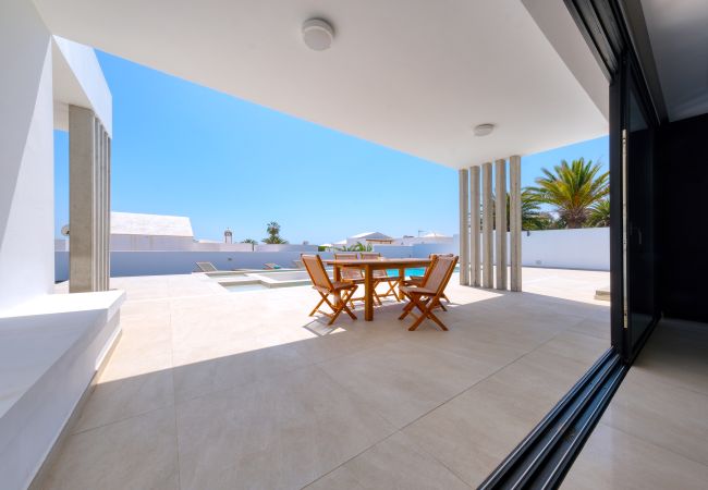 Villa en Puerto Calero - White House - Hoguera y piscina privada By Lanzarote Vacation Homes Villa en Puerto Calero - White House - Hoguera y piscina privada By Lanzarote Vacation Homes