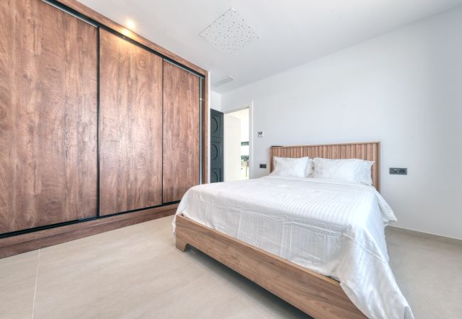 Villa en Puerto Calero - White House - Hoguera y piscina privada By Lanzarote Vacation Homes Villa en Puerto Calero - White House - Hoguera y piscina privada By Lanzarote Vacation Homes