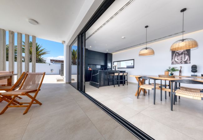 Villa en Puerto Calero - White House - Hoguera y piscina privada By Lanzarote Vacation Homes Villa en Puerto Calero - White House - Hoguera y piscina privada By Lanzarote Vacation Homes