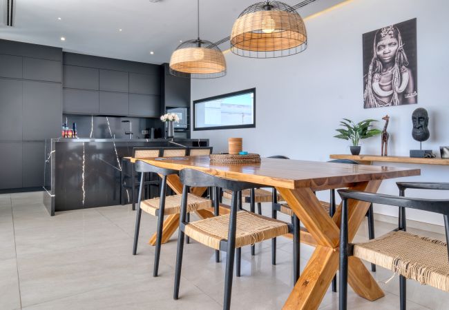 Villa en Puerto Calero - White House - Hoguera y piscina privada By Lanzarote Vacation Homes Villa en Puerto Calero - White House - Hoguera y piscina privada By Lanzarote Vacation Homes