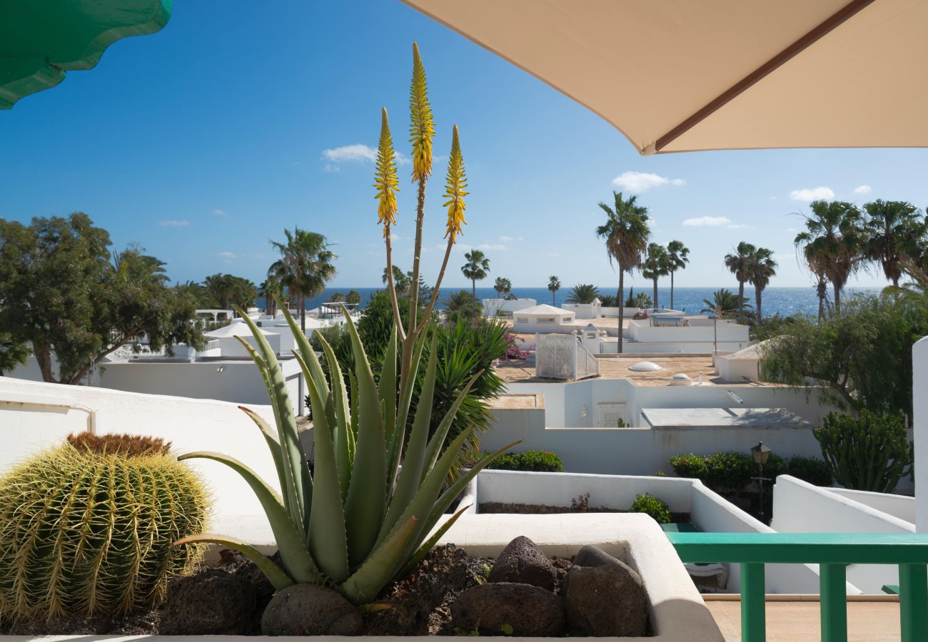 Casa en Costa Teguise - Balcon del mar-Piscina, Canchas de tennis , acceso al mar 