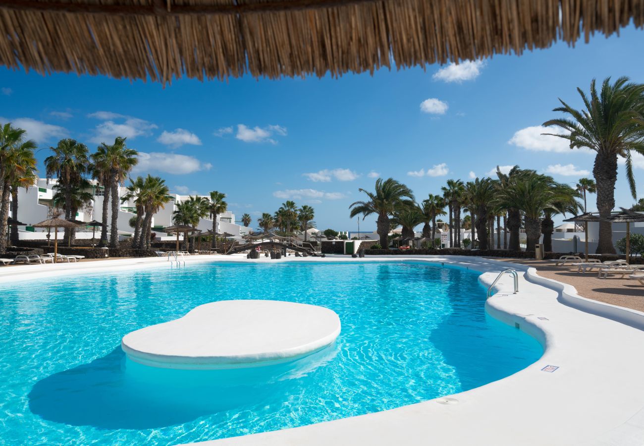 Vivienda vacacional en Costa Teguise, Lanzarote, cerca del mar con terraza y vistas al océano