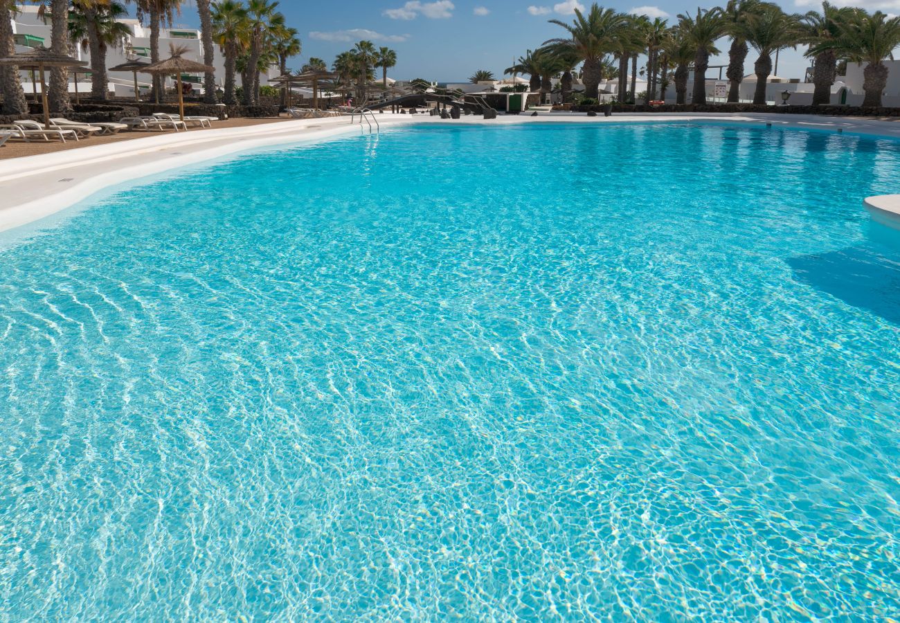 Casa en Costa Teguise - Balcon del mar-Piscina, Canchas de tennis , acceso al mar 