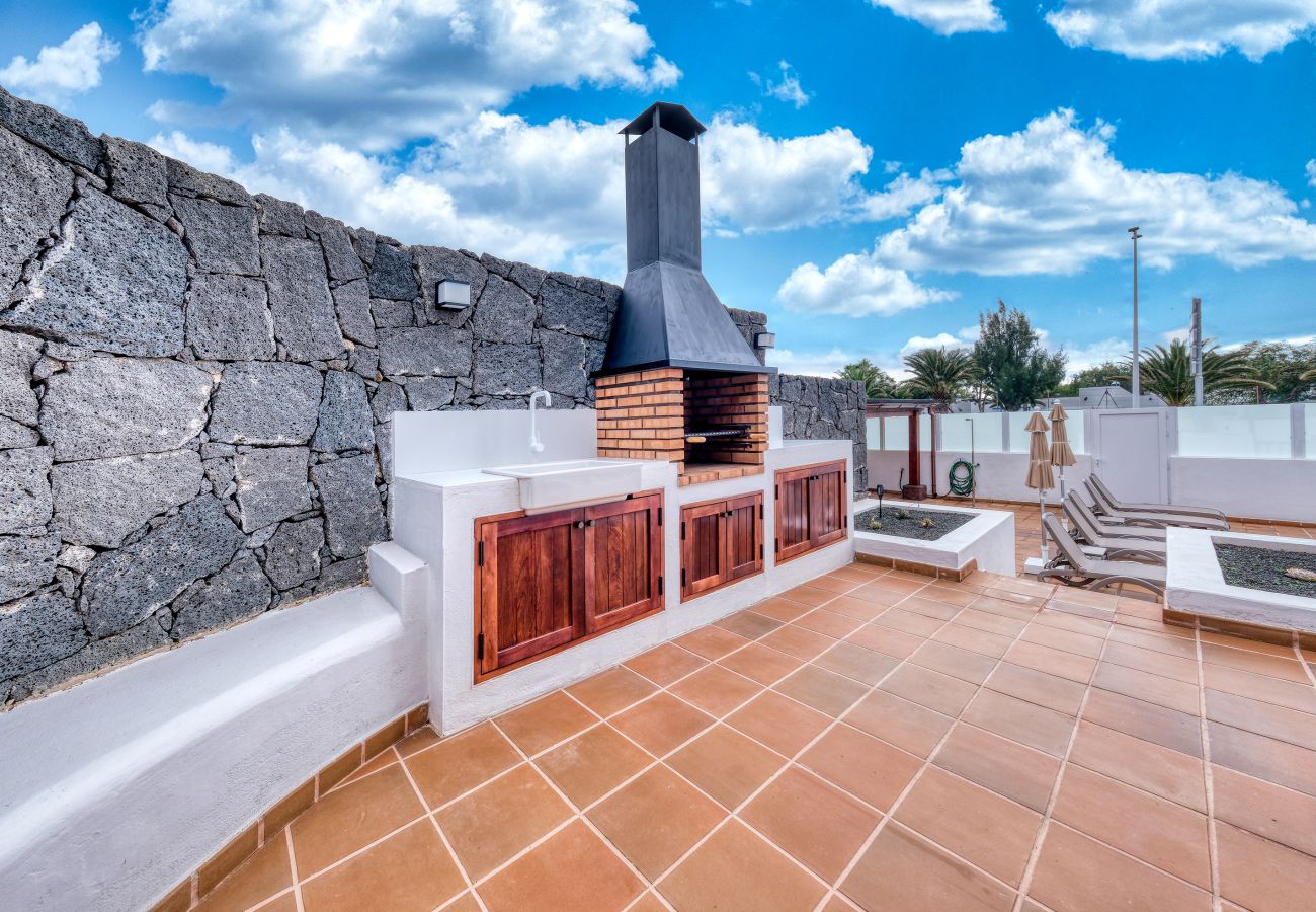 Casa en Playa Blanca - Villa Los Yeyos • Vista Mar • Pool • BBQ • Billar