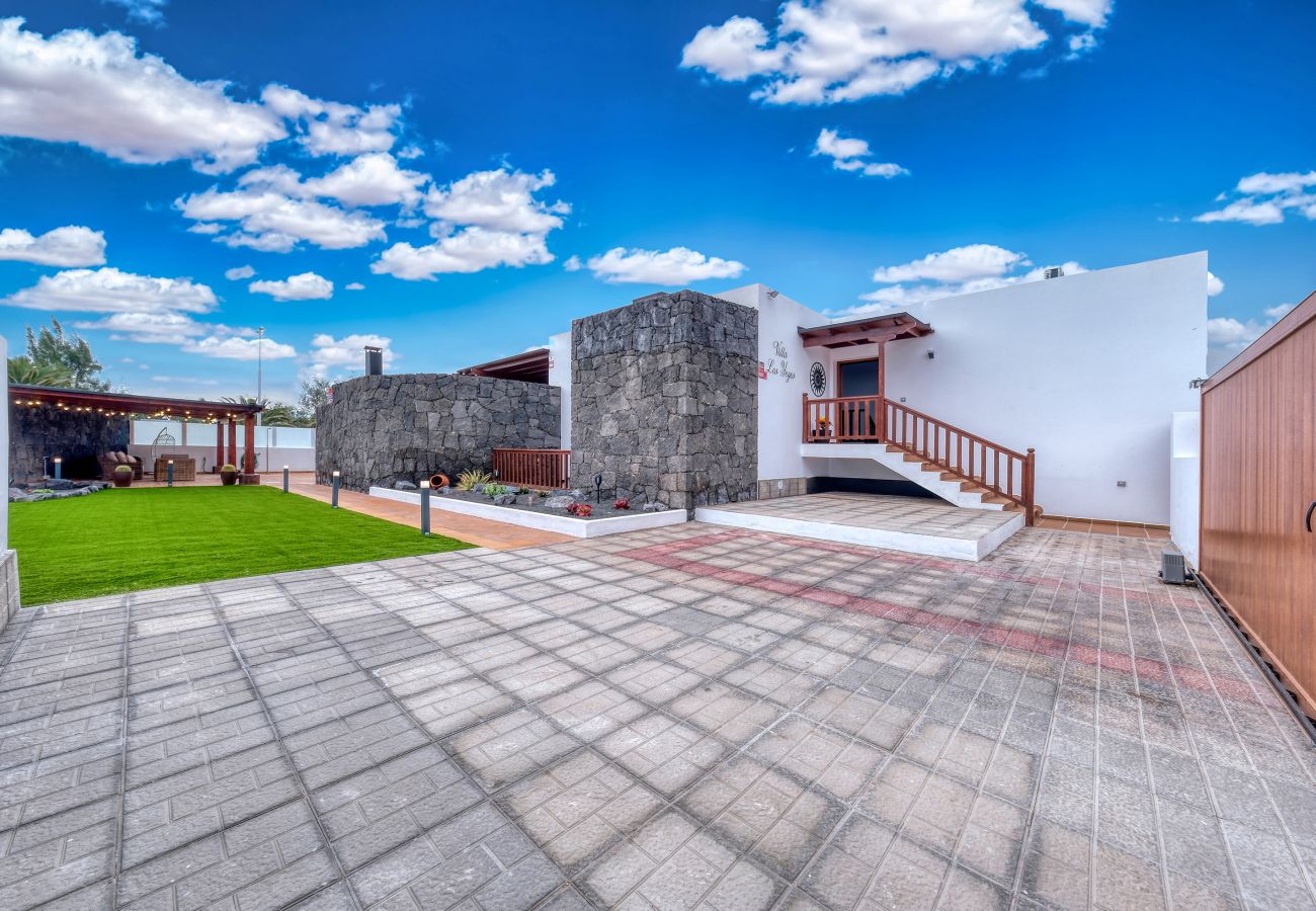 Casa en Playa Blanca - Villa Los Yeyos • Vista Mar • Pool • BBQ • Billar