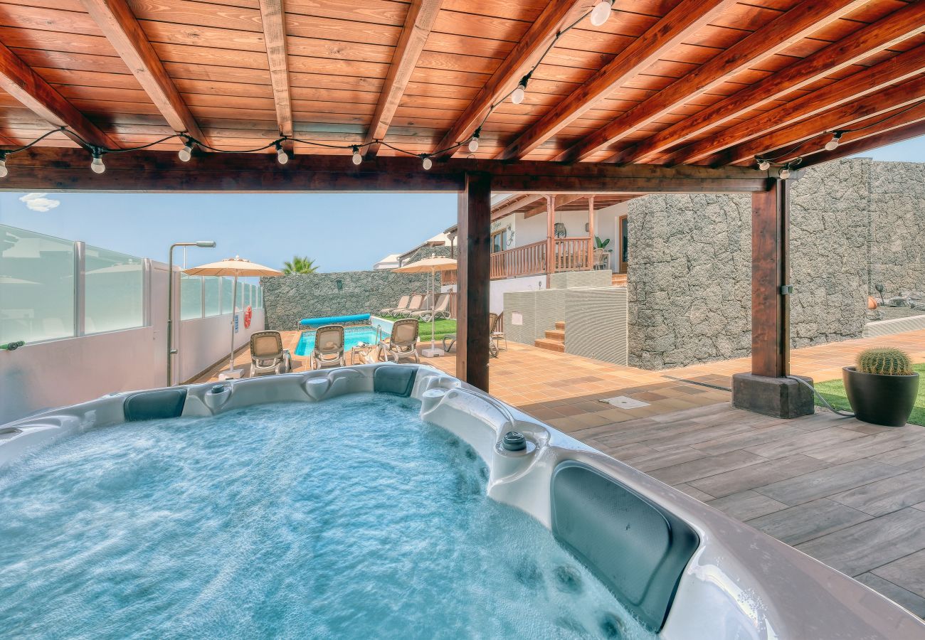 Casa en Playa Blanca - Villa Los Yeyos • Vista Mar • Pool • BBQ • Billar