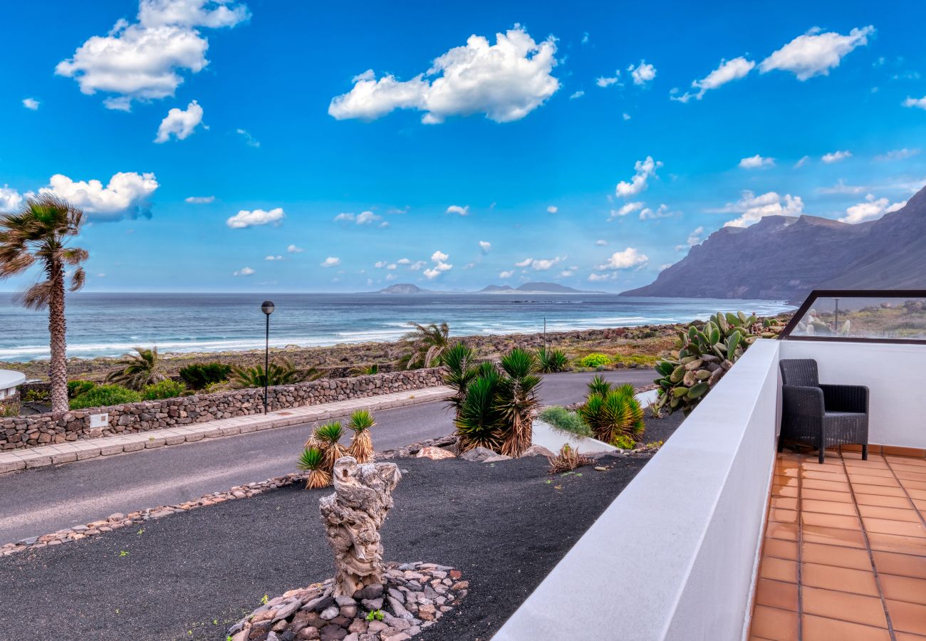 Casa en  Famara - Casa Buenavista 127 • Pool • Ocean views • Beach 2 min • LVH