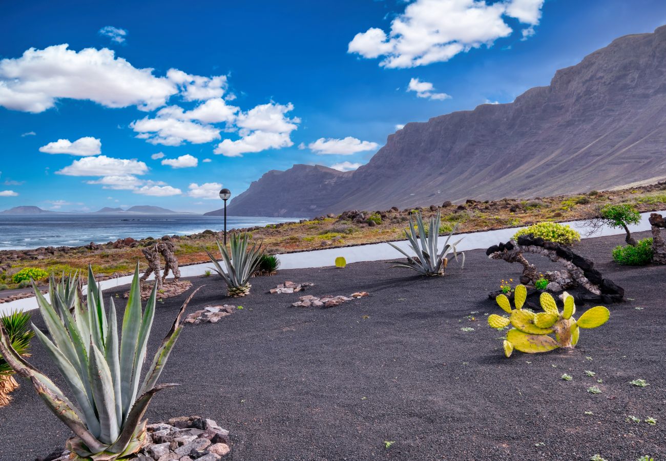 Casa en  Famara - Casa Buenavista 127 • Pool • Ocean views • Beach 2 min • LVH