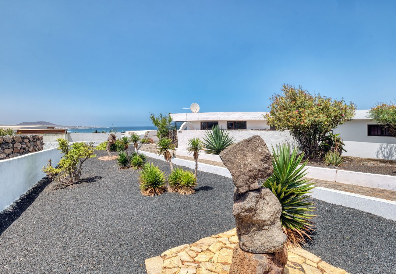 Casa en  Famara - Bungalow Famara 38- Olas del Risco