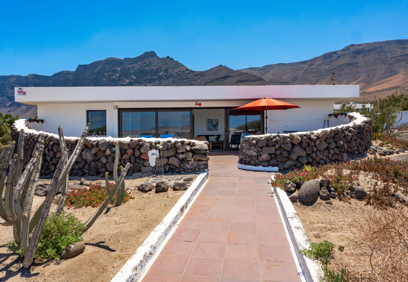 Casa en  Famara - Quicksand • Ocean views • Beach 1 min • LVH