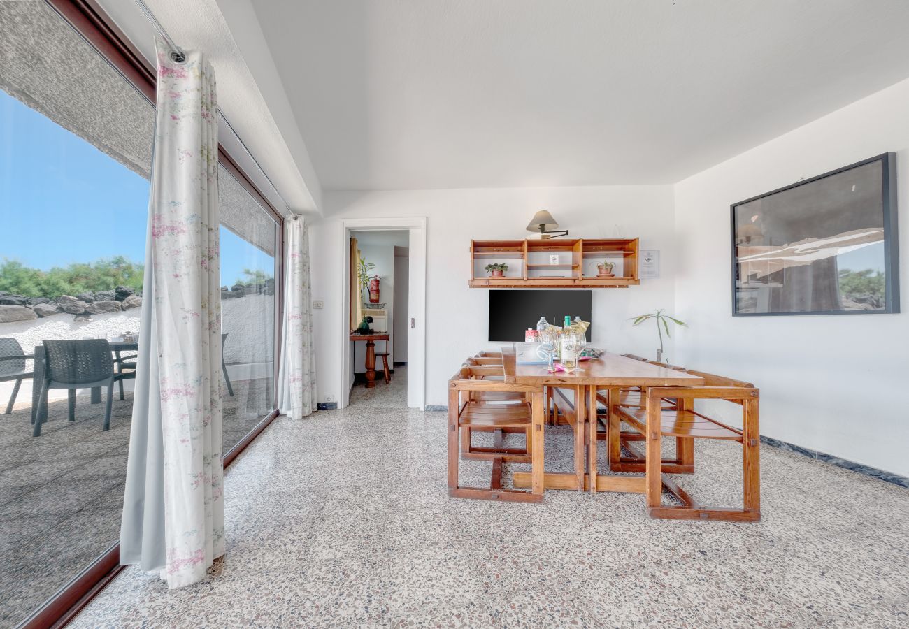 Casa en  Famara - First Line of the Sea • Vista Mar • Playa 1 min